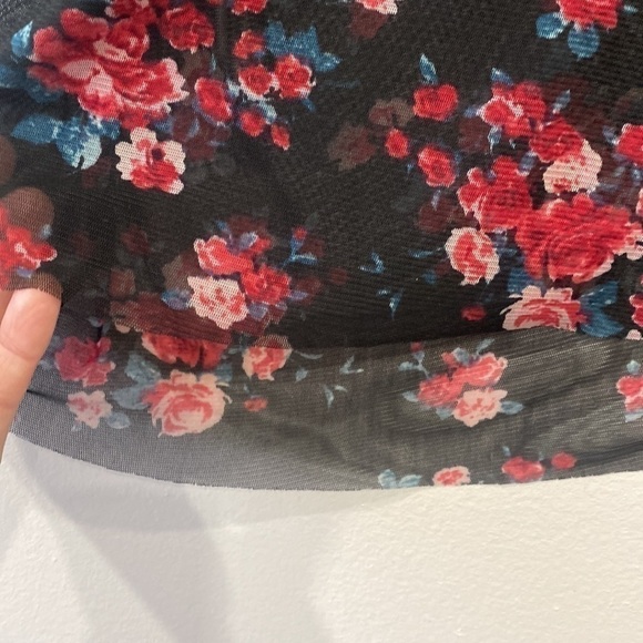Nwt Rosette Sheer Floral Top - Picture 5 of 10
